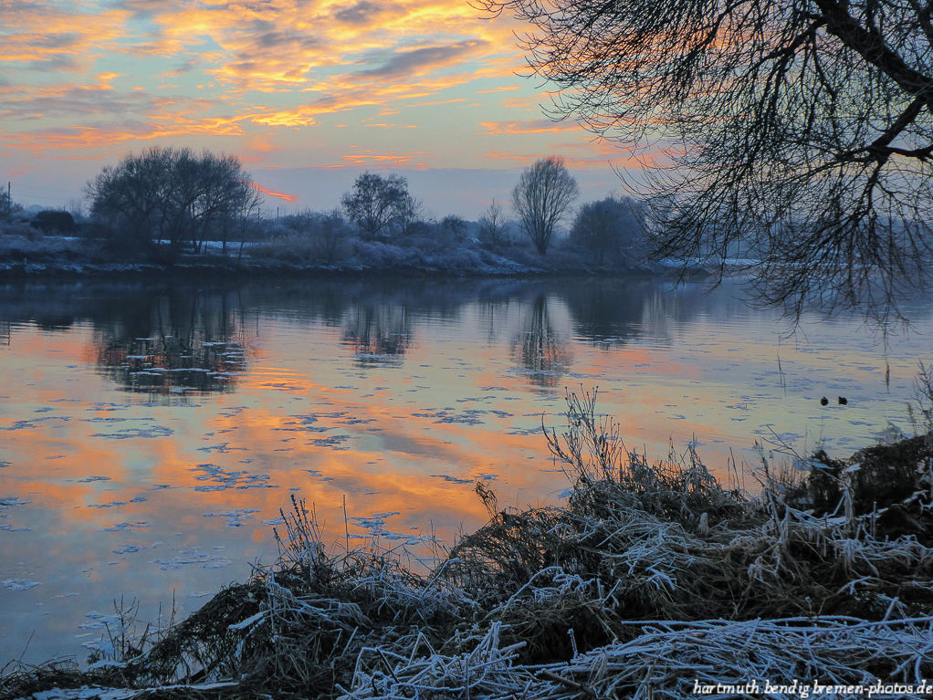 Sonnenuntergang im Winter mit Blick über die Weser