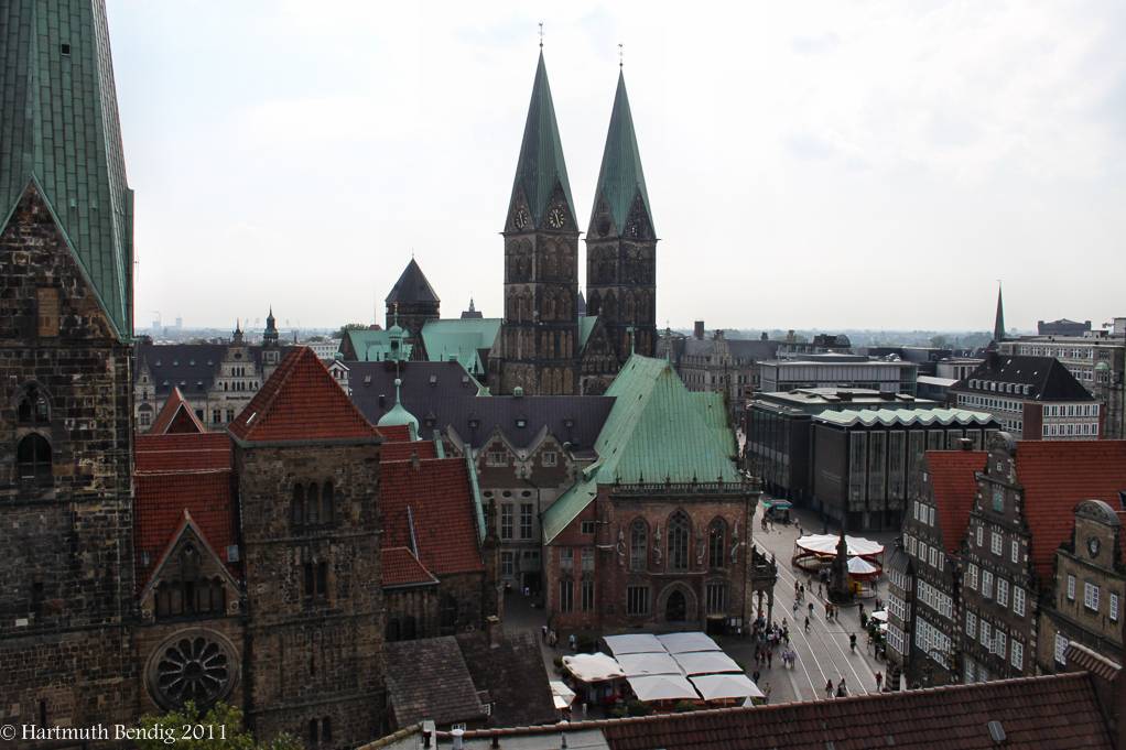 Blick vom Karstadtdach zum Bremer Rathaus / Dom