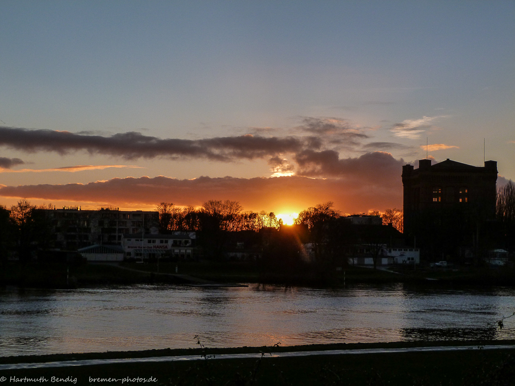 Sonnenuntergang mit Blick über die Weser