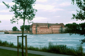 das alte Bremer Weserwehr 1987